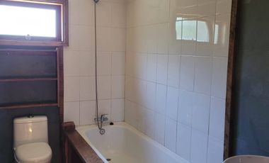 SE VENDE casa en parcela, cercana a puerto varas,3D 2B con orilla de rio