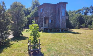 SE VENDE casa en parcela, cercana a puerto varas,3D 2B con orilla de rio