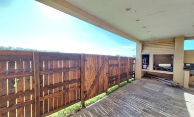 VENTA CON RENTA CASA 5 AMB C/PILETA SAN SEBASTIAN