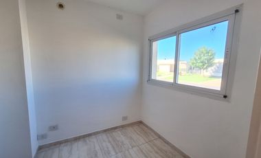 VENTA CON RENTA CASA 5 AMB C/PILETA SAN SEBASTIAN