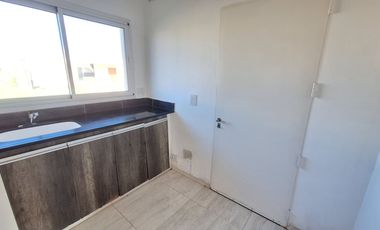VENTA CON RENTA CASA 5 AMB C/PILETA SAN SEBASTIAN