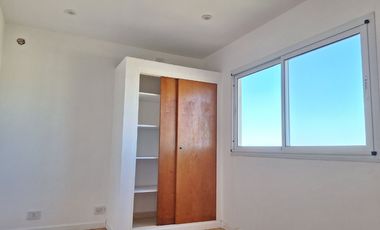 VENTA CON RENTA CASA 5 AMB C/PILETA SAN SEBASTIAN