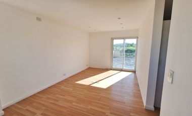 VENTA CON RENTA CASA 5 AMB C/PILETA SAN SEBASTIAN