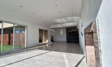 VENTA CON RENTA CASA 5 AMB C/PILETA SAN SEBASTIAN