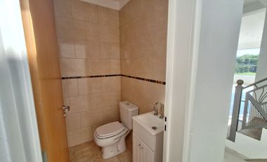 VENTA CON RENTA CASA 5 AMB C/PILETA SAN SEBASTIAN