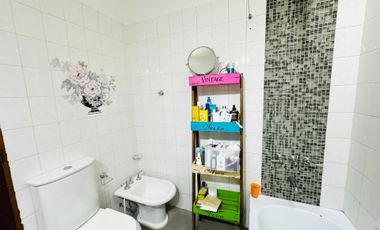 Casa venta Quilmes 4 ambientes parque PERMUTA