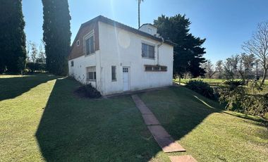 VENTA CASA OLIVEROS - GRAN TERRENO - CERCA DEL RIO