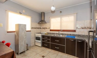 Casa Multifamiliar 3 en 1  cochera patio FINANCIA