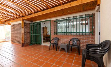 Casa Multifamiliar 3 en 1  cochera patio FINANCIA