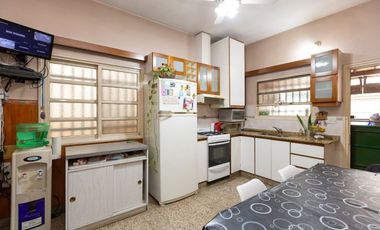 Casa Multifamiliar 3 en 1  cochera patio FINANCIA