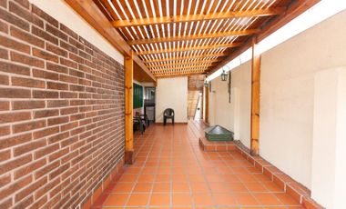 Casa Multifamiliar 3 en 1  cochera patio FINANCIA
