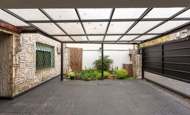 Casa Multifamiliar 3 en 1  cochera patio FINANCIA