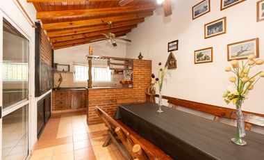 Casa Multifamiliar 3 en 1  cochera patio FINANCIA