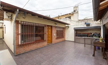 Casa Multifamiliar 3 en 1  cochera patio FINANCIA