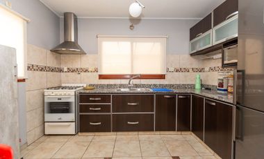 Casa Multifamiliar 3 en 1  cochera patio FINANCIA