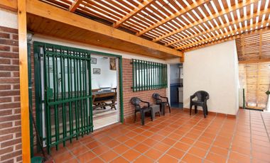 Casa Multifamiliar 3 en 1  cochera patio FINANCIA