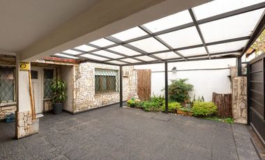 Casa Multifamiliar 3 en 1  cochera patio FINANCIA