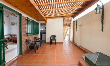 Casa Multifamiliar 3 en 1  cochera patio FINANCIA