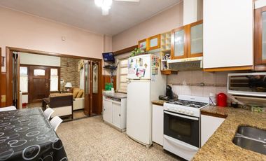 Casa Multifamiliar 3 en 1  cochera patio FINANCIA