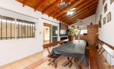 Casa Multifamiliar 3 en 1  cochera patio FINANCIA