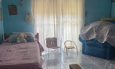 CASA EN VENTA 5 AMBIENTES. ESCUCHA OFERTAS!!!!!