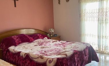 CASA EN VENTA 5 AMBIENTES. ESCUCHA OFERTAS!!!!!
