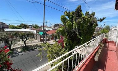 VENTA LOTE PROPIO CON 2 CASAS - OPORTUNIDAD