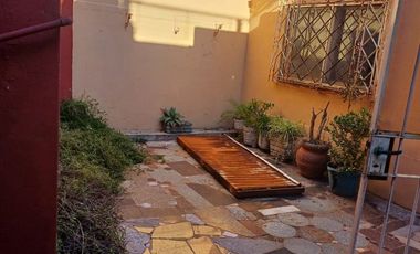 VENTA LOTE PROPIO CON 2 CASAS - OPORTUNIDAD