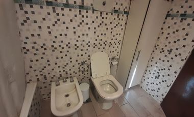 CASA EN VENTA LUIS GUILLON 4 AMBIENTES
