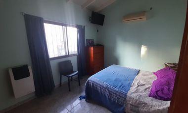 CASA EN VENTA LUIS GUILLON 4 AMBIENTES