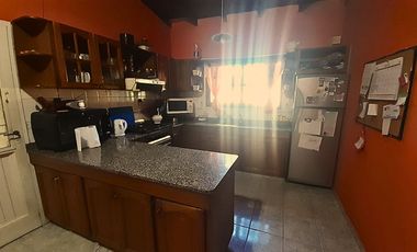 CASA EN VENTA LUIS GUILLON 4 AMBIENTES