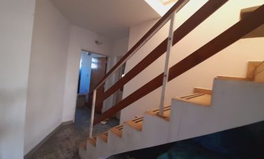 CASA EN VENTA LUIS GUILLON 4 AMBIENTES