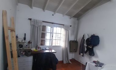 CASA EN VENTA LUIS GUILLON 4 AMBIENTES