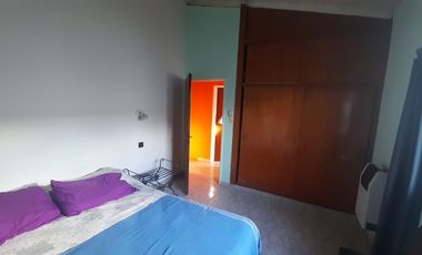 CASA EN VENTA LUIS GUILLON 4 AMBIENTES