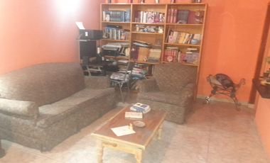 CASA EN VENTA LUIS GUILLON 4 AMBIENTES