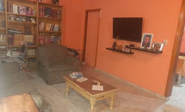 CASA EN VENTA LUIS GUILLON 4 AMBIENTES