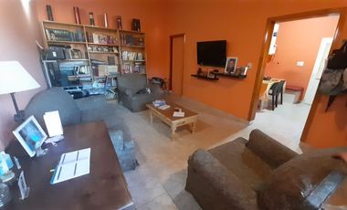 CASA EN VENTA LUIS GUILLON 4 AMBIENTES