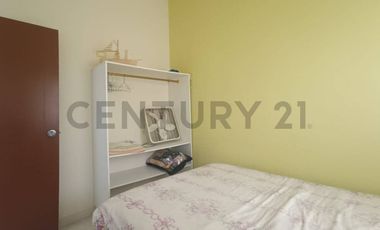 En Venta departamento 2 dormitorios en Tonsupa c/piscina a 3 cuadras de la playa