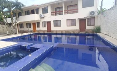 En Venta departamento 2 dormitorios en Tonsupa c/piscina a 3 cuadras de la playa