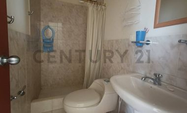 En Venta departamento 2 dormitorios en Tonsupa c/piscina a 3 cuadras de la playa