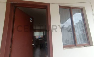 En Venta departamento 2 dormitorios en Tonsupa c/piscina a 3 cuadras de la playa