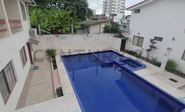 En Venta departamento 2 dormitorios en Tonsupa c/piscina a 3 cuadras de la playa