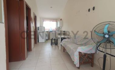 En Venta departamento 2 dormitorios en Tonsupa c/piscina a 3 cuadras de la playa