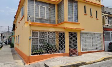 CASA EN VENTA EN ESQUINA COL. CONSTITUCION DE 1917