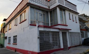 CASA EN VENTA EN ESQUINA COL. CONSTITUCION DE 1917