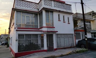 CASA EN VENTA EN ESQUINA COL. CONSTITUCION DE 1917