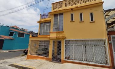 CASA EN VENTA EN ESQUINA COL. CONSTITUCION DE 1917