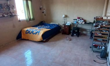 VENTA CASA 4 AMB c/COCHERA - ESTEBAN ECHEVERRIA