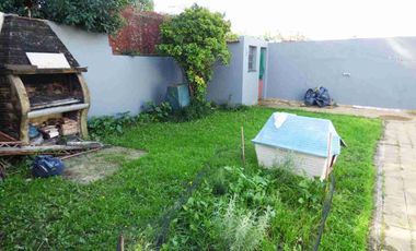 Casa 3 ambientes en venta F.Varela jardín y garage