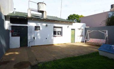 Casa 3 ambientes en venta F.Varela jardín y garage